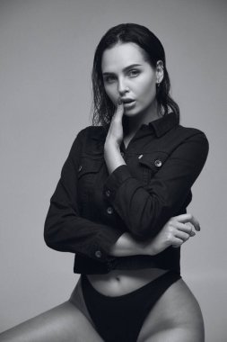 Profesyonel ekipmanlı fotoğraf stüdyosu BTS Yapım Seti Sahne Arkası Model Pozisyonu 