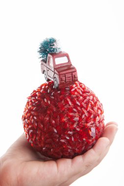 Yeni yıl oyuncağının resmi beyaz arkaplan 