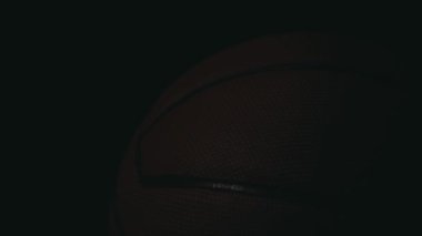 Basketbolun karanlık arkaplan görüntüleri