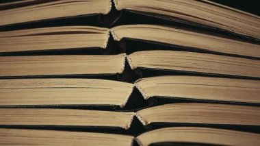 Kitap koyu arkaplanının görüntüleri