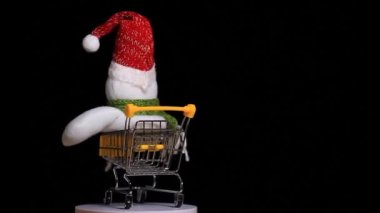 Tramvay yeni yıl oyuncağı koyu arkaplanının görüntüleri 