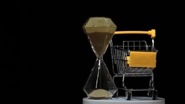 Kum saati, tramvay, karanlık arkaplan görüntüleri 