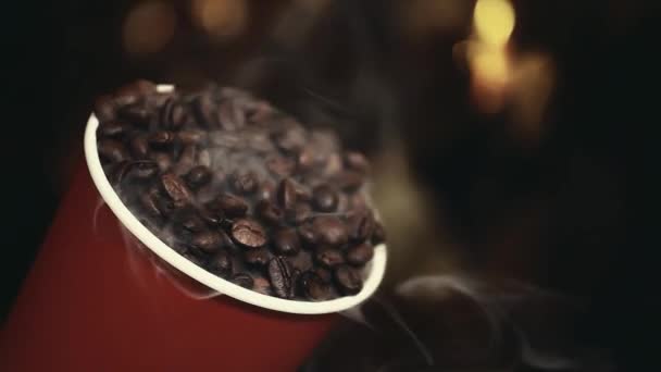 Beeldmateriaal Van Koffiebeker Rook Donkere Achtergrond — Stockvideo