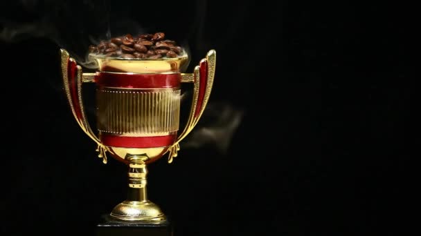 Beeldmateriaal Van Gouden Beker Koffie Rook — Stockvideo
