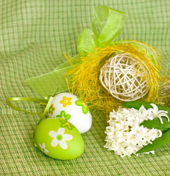 Easter eggs and white hyacinth — Stock Photo, Image