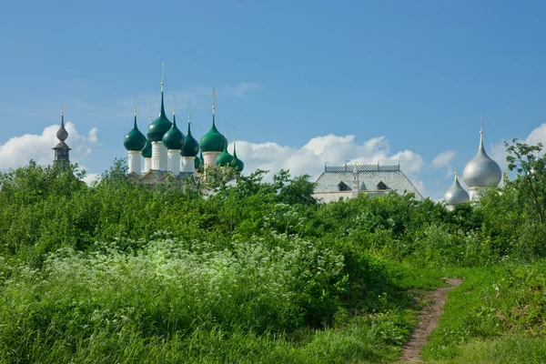 Russia. The path to the monastery — Stock Photo, Image