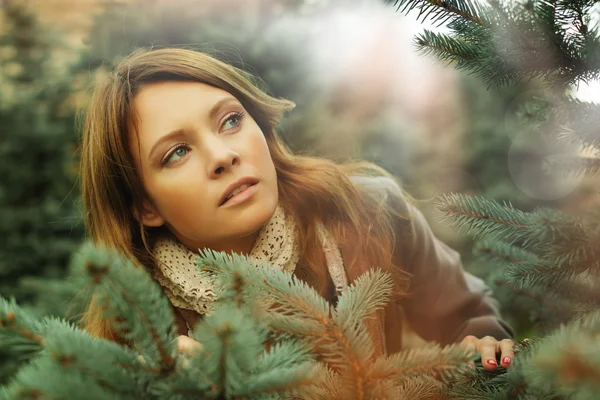 Vacker kvinna, fantasy överraskning koncept — Stockfoto