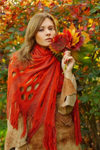Pretty woman with autumn leaves outdoors — Stock Photo, Image