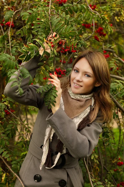 Joyful woman outdoors, fashion portrait — Stock Photo, Image