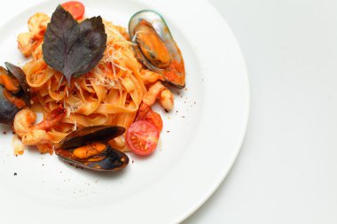 Deniz ürünleri makarna - marinara tagliatelle