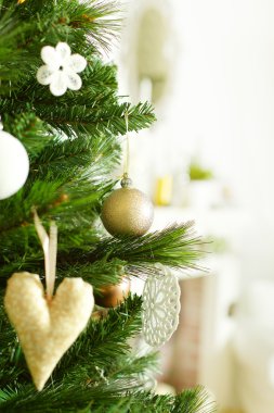 Dekor closeup (sığ alan derinliği ile Noel ağacı)