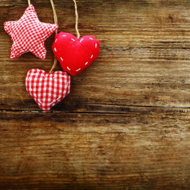 ahşap zemin üzerinde Valentine's vintage Kalpler