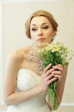 Gelin çiçekleri ile