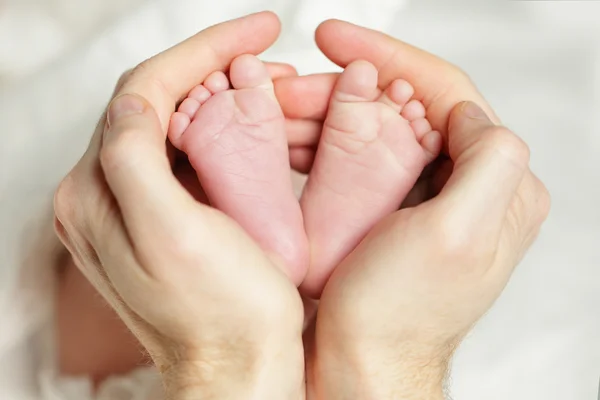 Baby feets in father's hands — Stock Photo, Image