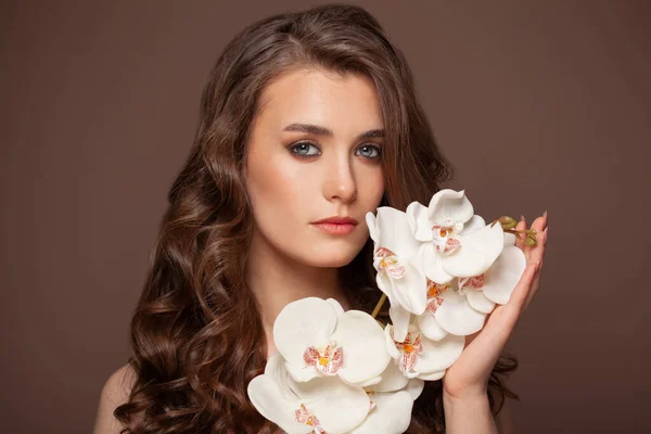 Beautiful Lady Fashion Model Flowers Portrait — Stockfoto