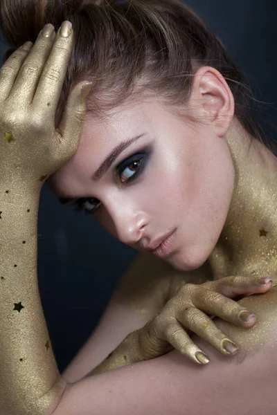 Fashion Studio Photo Beautiful Young Woman Makeup Golden Skin — Zdjęcie stockowe