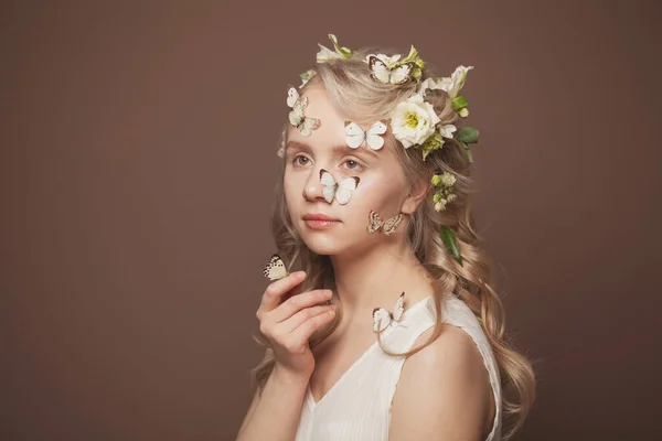 Ung Sommarskönhet Söt Kvinna Blond Modell Porträtt — Stockfoto
