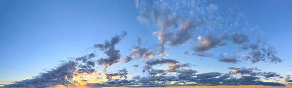 Fondo Paisaje Nuboso Amanecer Sol Cielo Nubes — Foto de Stock