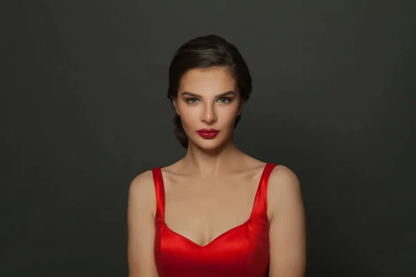 Schönes Weibliches Gesicht Model Frau Mit Roten Lippen Make Und — Stockfoto