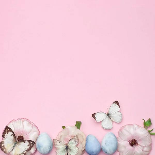 Fondo Rosa Con Composición Pascua Primavera Flores Mariposas Huevos Pascua — Foto de Stock