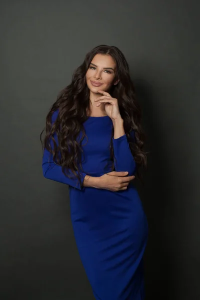 Vackra Kvinnoporträtt Skönhet Modell Blå Klänning — Stockfoto
