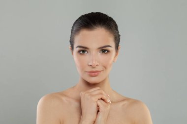 Sevimli genç kadın spa modeli, güzellik sağlık konsepti