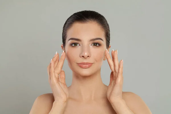 Mujer Belleza Con Piel Sana Maquillaje Natural Cara Joven Perfecta — Foto de Stock