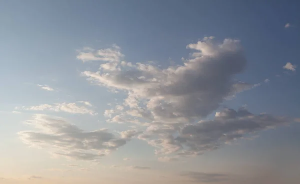 Blauer Himmel Mit Schönen Natürlichen Weißen Wolken — Stockfoto