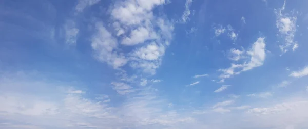 Weiße Wolken Auf Blauem Himmel Hintergrund — Stockfoto