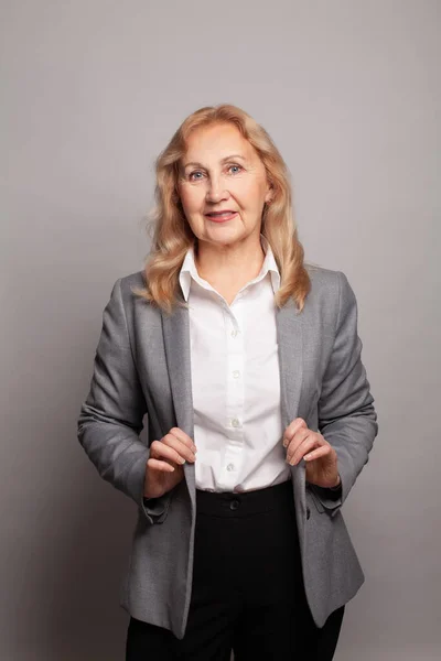 Senior Business Woman White Shirt Gray Jacket — Stock fotografie