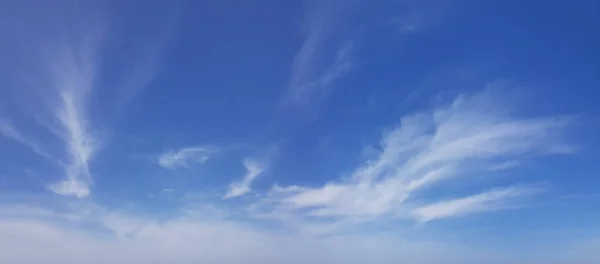 Klarer Blauer Himmel Mit Weißen Wolken Naturhintergrund — Stockfoto