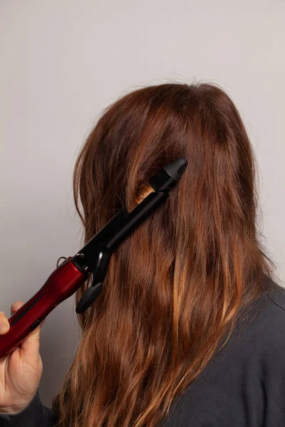 Crear Rizos Para Cabello Con Rizadores — Foto de Stock