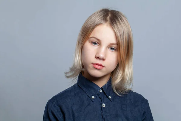 Niedliches Teen Girl Face Studio Portrait — Stockfoto