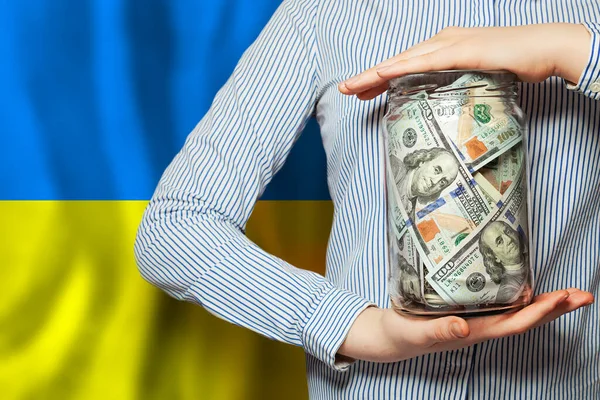 Blauwe Gele Kleur Oekraïense Vlag Amerikaanse Dollars Geld Menselijke Hand — Stockfoto