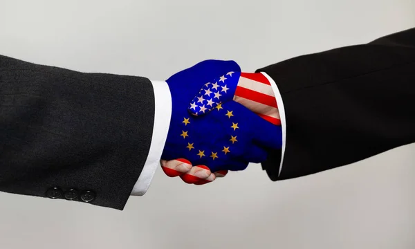 Позитивное Оптимистичное Сотрудничество Концепция Сша Европейского Союза Рукопожатие Американскими Европейскими — стоковое фото