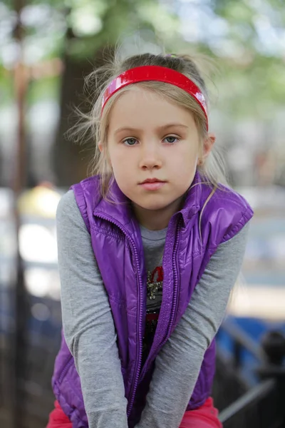 Little Child Girl Relaxing Outdoors — Stock Photo, Image