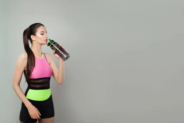 Active Fit Woman Water Bottle Proteine Shake Fitness Exercises Indoor — Stock Photo, Image