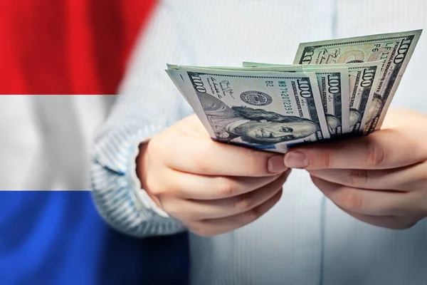 Mani Con Dollari Usa Bandiera Dei Paesi Bassi Vicino — Foto Stock