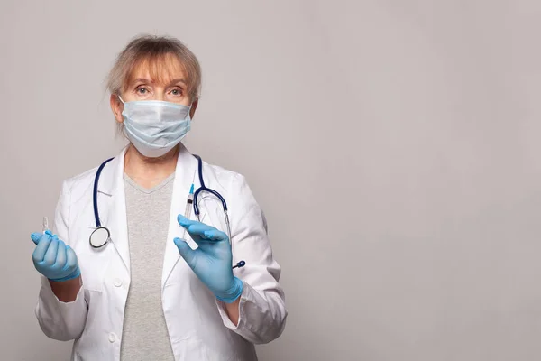 Doctor Nurse Scientist Blue Gloves Holding Syringe Ampoule Vaccination Medicine — Stock Photo, Image