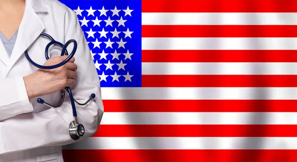 Medicina Americana Concepto Salud Doctor Cerca Contra Bandera Estados Unidos —  Fotos de Stock