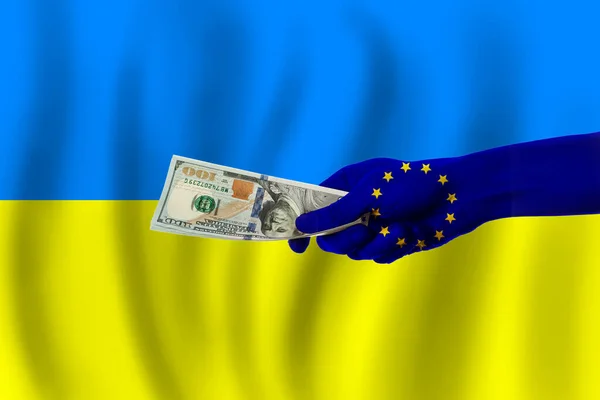 在乌克兰国旗的背景上 欧盟国旗的颜色给了美元钞票 拯救乌克兰 停止战争概念 — 图库照片