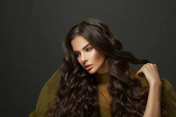 Nice Pretty Young Brunette Woman Long Healthy Wavy Hair Trendy Jogdíjmentes Stock Fotók
