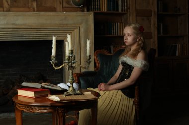 güzel bir genç kadın retro tarzı portre