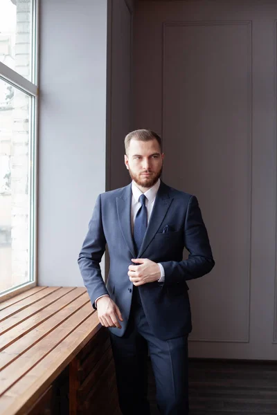 Portrait Serious Clever Businessman Suit Standing His Office — Stock Photo, Image