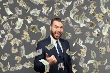 Komik heyecanlı iş adamı ve uçan dolar banknotları