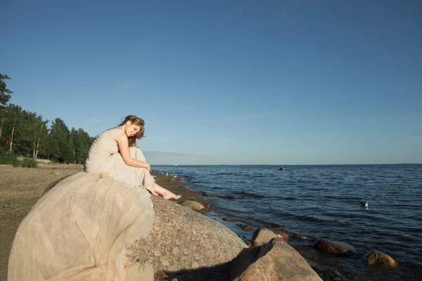 Junge Hübsche Frau Der Küste Naturlandschaft — Stockfoto