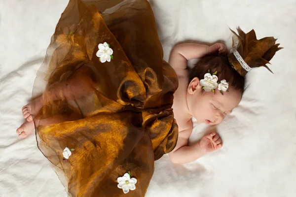 Schöne Neugeborene Mädchen Prinzessin Auf Weißem Hintergrund Draufsicht — Stockfoto