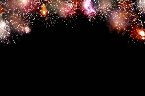 Abstrakter Feiertagshintergrund Mit Buntem Feuerwerk Auf Schwarz — Stockfoto