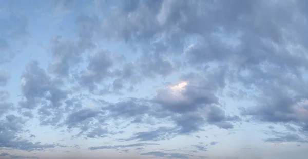 Niebieskie Kolory Nocne Niebo Chmurami — Zdjęcie stockowe