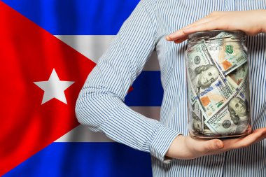 Küba bayraklarında Amerikan doları nakit para